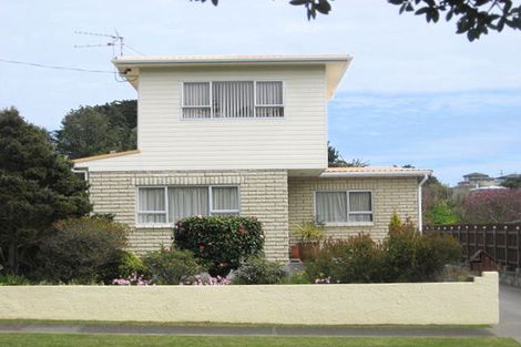 Photo of property in 76 Pioneer Road, Moturoa, New Plymouth, 4310