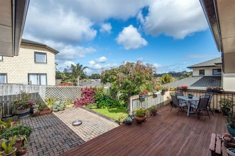 Photo of property in 24 Nimstedt Avenue, Oteha, Auckland, 0632