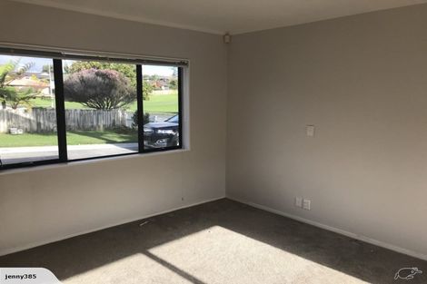 Photo of property in 21 West Fairway, Golflands, Auckland, 2013