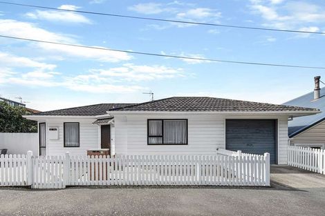 Photo of property in 2/10 Upper Bourke Street, Kilbirnie, Wellington, 6022