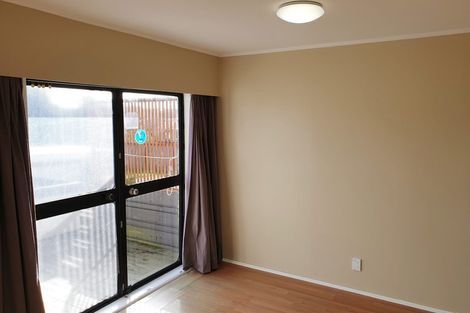 Photo of property in 1/856 East Coast Road, Northcross, Auckland, 0630