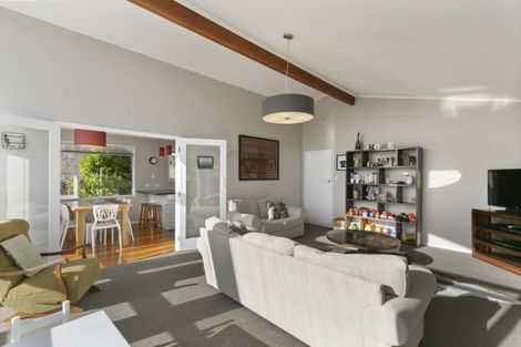 Photo of property in 29 Churton Drive, Churton Park, Wellington, 6037