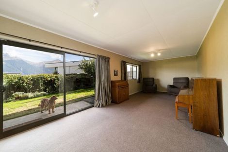 Photo of property in 18 Poplar Drive, Kelvin Heights, Queenstown, 9300