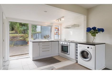 Photo of property in 9 Rangeview Road, Sunnyvale, Auckland, 0612