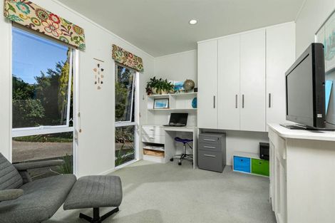 Photo of property in 32 Waipuia Place, Greenhithe, Auckland, 0632