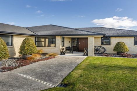 Photo of property in 6 Lorenzo Place, Kelvin Grove, Palmerston North, 4414