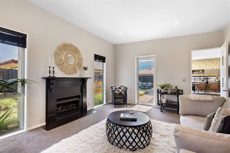 Photo of property in 11 Linkwater Way, Parklands, Christchurch, 8083