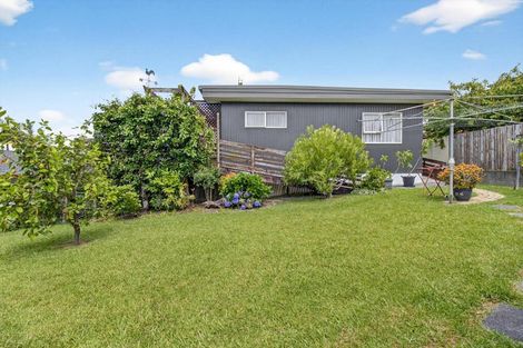 Photo of property in 22 Widmore Drive, Massey, Auckland, 0614