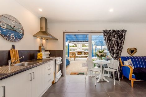Photo of property in 19 Eruini Street, Waikanae Beach, Waikanae, 5036