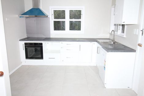 Photo of property in 52 Newlands Road, Newlands, Wellington, 6037