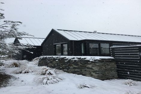 Photo of property in 2 Fife Court, Jacks Point, Queenstown, 9371