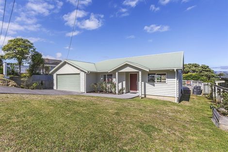 Photo of property in 4 Corlett Road, Plimmerton, Porirua, 5026