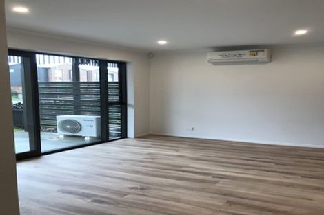 Photo of property in 10/71 Hobsonville Road, Hobsonville, Auckland, 0616