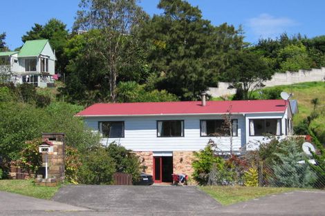 Photo of property in 11 Felicity Place, Unsworth Heights, Auckland, 0632