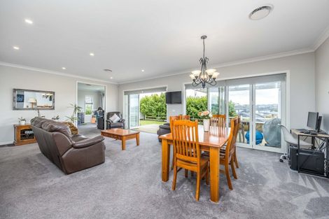 Photo of property in 76 Madison Terrace, Silverdale, 0932