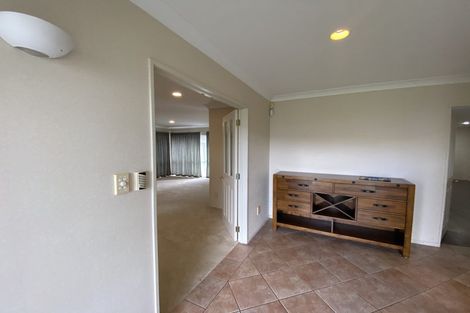 Photo of property in 10 Mullagh Place, East Tamaki Heights, Auckland, 2016