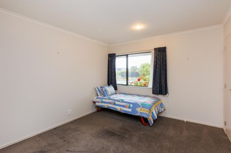 Photo of property in 31 Johnstone Drive, Fitzherbert, Palmerston North, 4410