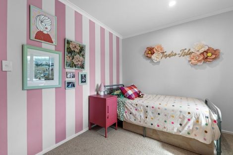 Photo of property in 5 Gavinike Place, Waimauku, 0812