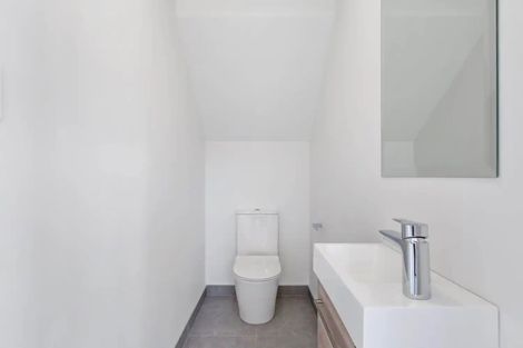 Photo of property in 24e Lincoln Park Avenue, Massey, Auckland, 0614
