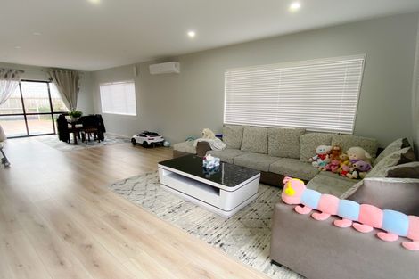 Photo of property in 15 Ropere Street, Kumeu, 0810