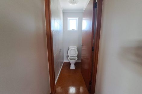 Photo of property in 5 South Pacific Place, Henderson, Auckland, 0612