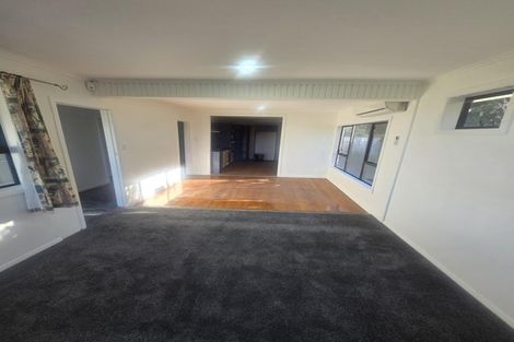 Photo of property in 9 Tatau Way, Te Atatu Peninsula, Auckland, 0610