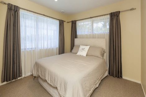 Photo of property in 2 Pukatea Close, Raumati Beach, Paraparaumu, 5032