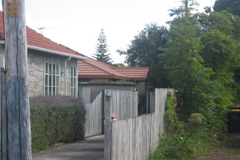 Photo of property in 9 Fruitvale Road, New Lynn, Auckland, 0600