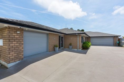 Photo of property in 11 Settlers Close, Whalers Gate, New Plymouth, 4310