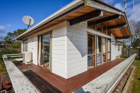Photo of property in 9 Alma Place, Milson, Palmerston North, 4414
