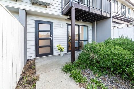 Photo of property in 20 Peony Mews, Oteha, Auckland, 0632