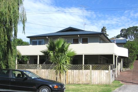 Photo of property in 2/22 Sandown Road, Rothesay Bay, Auckland, 0630