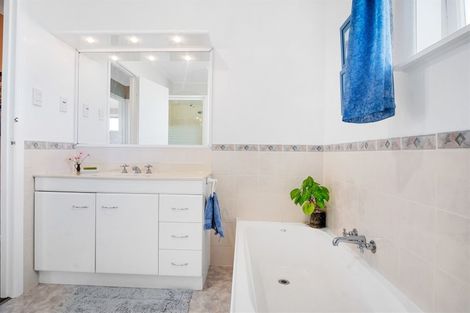 Photo of property in 21 Litten Road, Cockle Bay, Auckland, 2014