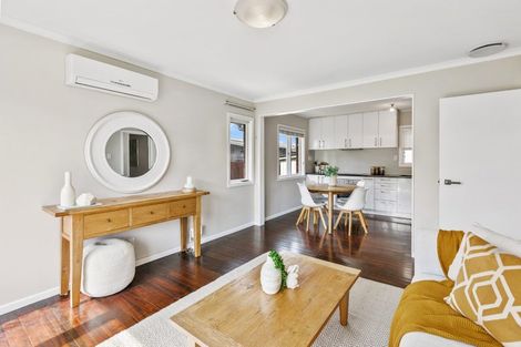 Photo of property in 12 Toru Street, Te Atatu Peninsula, Auckland, 0610