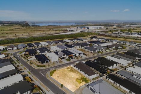 Photo of property in 18 Awatira Drive, Papamoa Beach, Papamoa, 3118