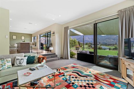 Photo of property in 28 Minaret Ridge, Wanaka, 9305