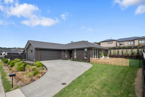 Photo of property in 12 Porokaiwhiri Avenue, Helensville, 0800