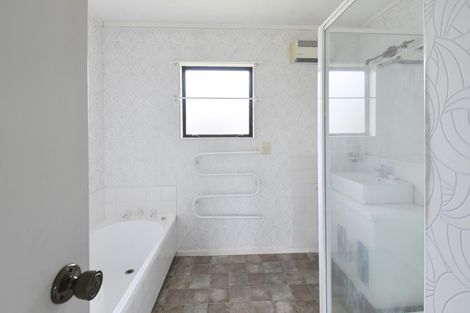 Photo of property in 57 Carnoustie Drive, Wattle Downs, Auckland, 2103