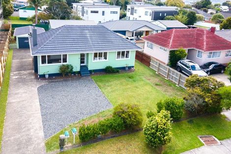 Photo of property in 23 Hereford Street, Te Atatu Peninsula, Auckland, 0610