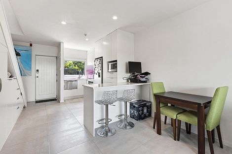 Photo of property in 8/72 Kitchener Road, Milford, Auckland, 0620