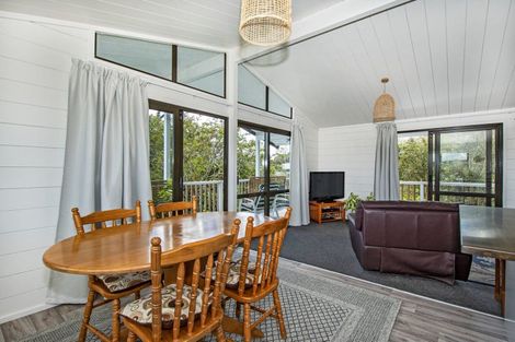 Photo of property in 4 Skelton Crescent, Paparoa, 0571