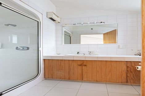 Photo of property in Oceanside Apartments, 25/453 Hibiscus Coast Highway, Orewa, 0931