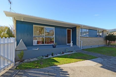 Photo of property in 15 Riversdale Road, Clouston Park, Upper Hutt, 5018