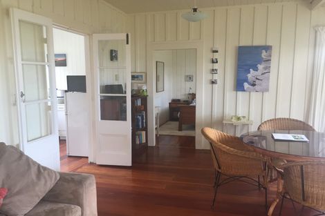 Photo of property in 27 Bournemouth Terrace, Murrays Bay, Auckland, 0630