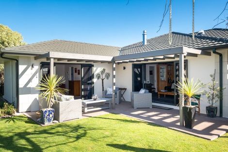 Photo of property in 11 Pukekura Place, Taradale, Napier, 4112