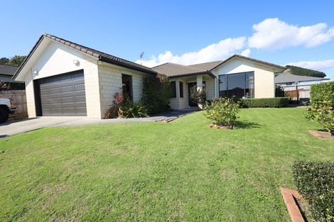Photo of property in 11 Ballintoy Park Drive, Welcome Bay, Tauranga, 3175