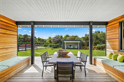 Photo of property in 2 Tamahunga Drive, Matakana, Warkworth, 0985