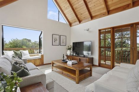 Photo of property in 411 Waitakere Road, Taupaki, Henderson, 0782