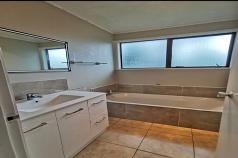 Photo of property in 7 Poinsettia Place, Henderson, Auckland, 0610