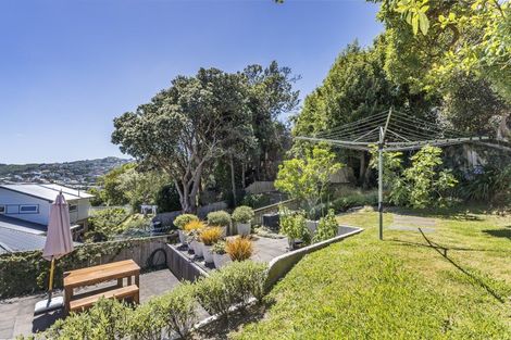 Photo of property in 9 Kellsmere Crescent, Island Bay, Wellington, 6023